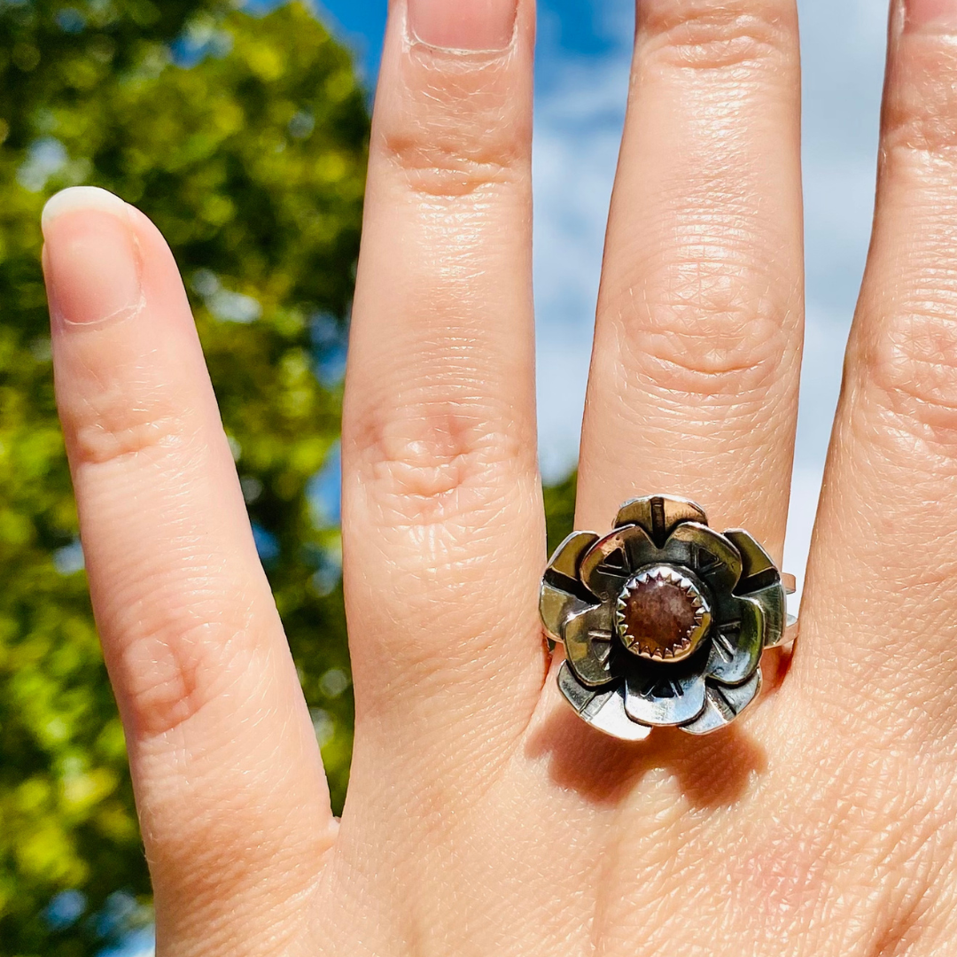 Confetti Sunstone Flower Ring // Size 7.5